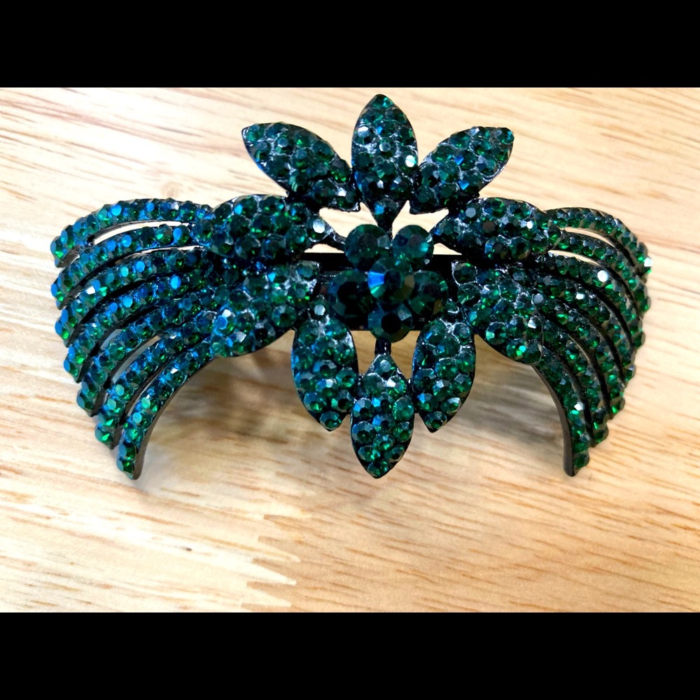 Sparkly green hair clip (2.5 x 3.5)